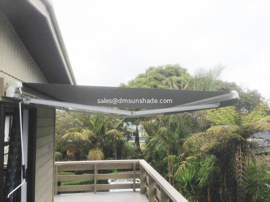 Manual Or Motorized Operation Retractable Patio With Highly Durable Fabric Awnings